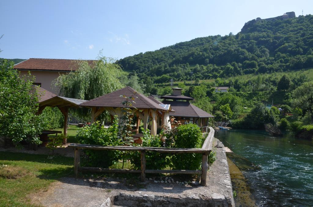 Domacinstvo Una-Ostrovica Kulen Vakuf Zimmer foto